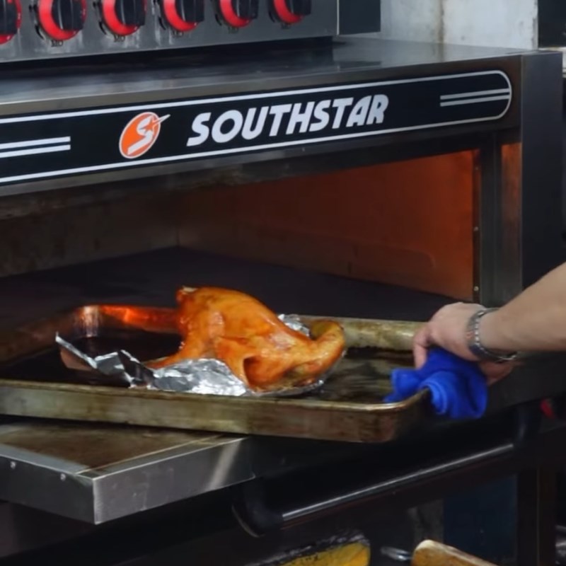 Bước 4 Nướng gà chín đều Gà quay mật ong