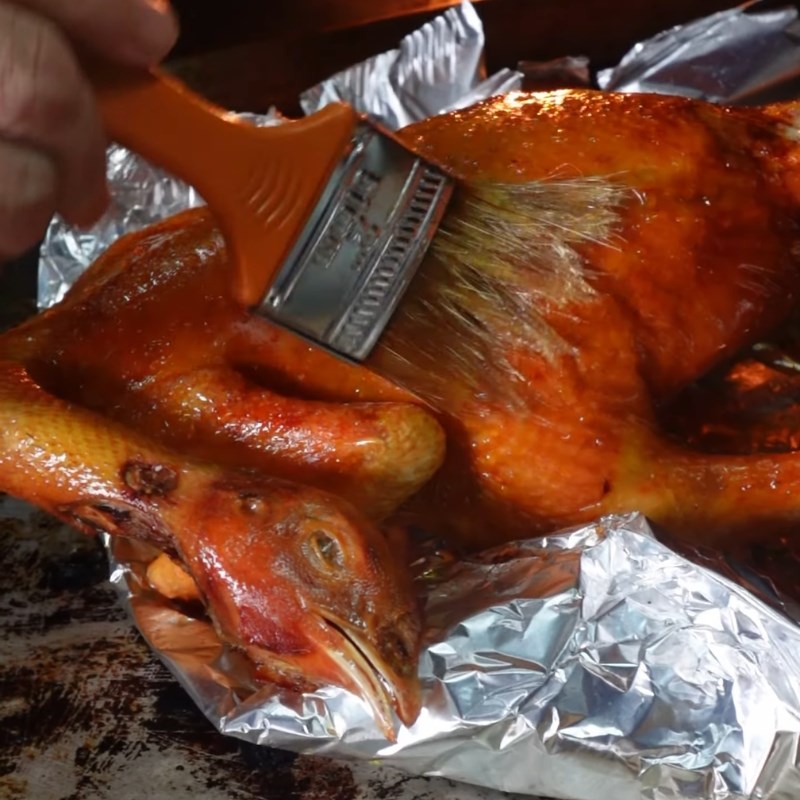 Bước 4 Nướng gà chín đều Gà quay mật ong
