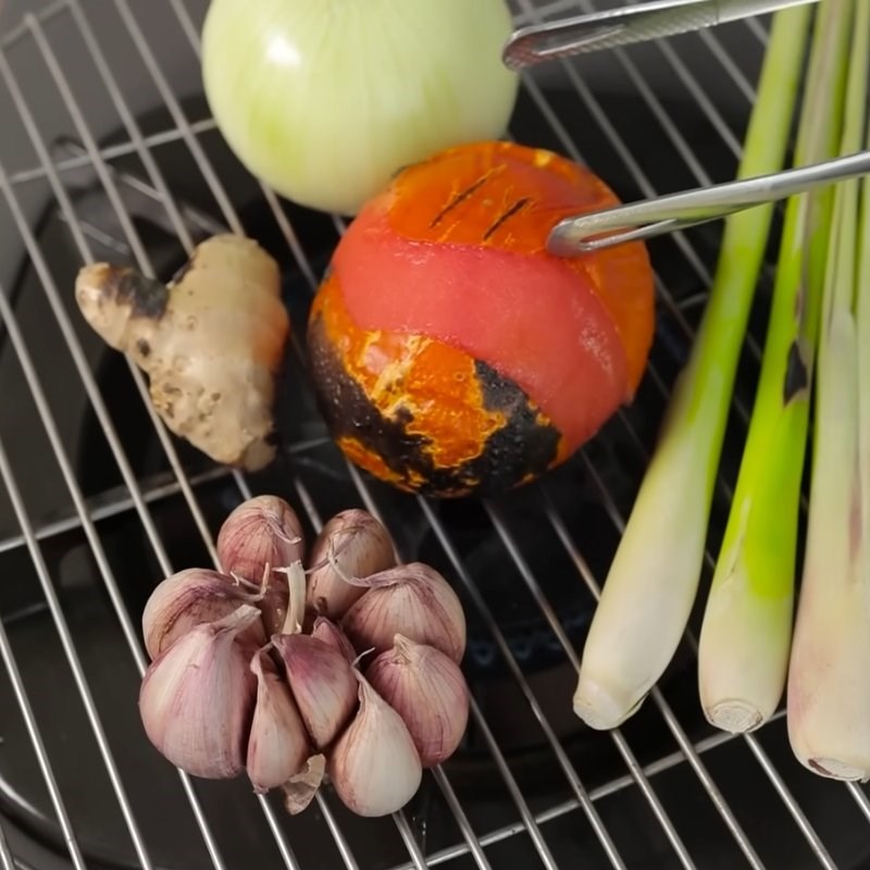 Bước 3 Nướng nguyên liệu và xay sốt Cách nấu bò kho truyền thống