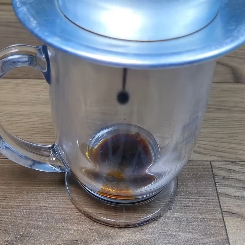 Bước 3 Pha cà phê phin đậm đà Cà phê sữa tươi sương sáo