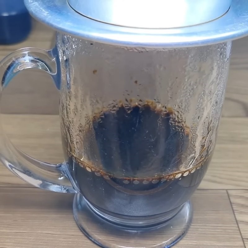 Bước 3 Pha cà phê phin đậm đà Cà phê sữa tươi sương sáo