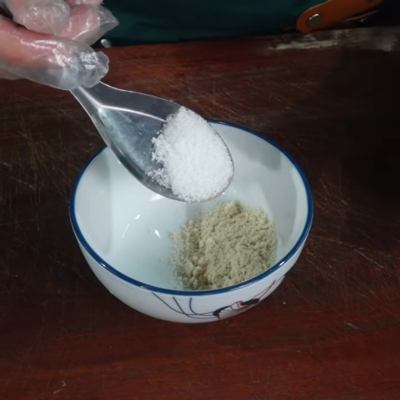 Bước 1 Pha chế gia vị ướp gà thơm lừng Gà quay mật ong