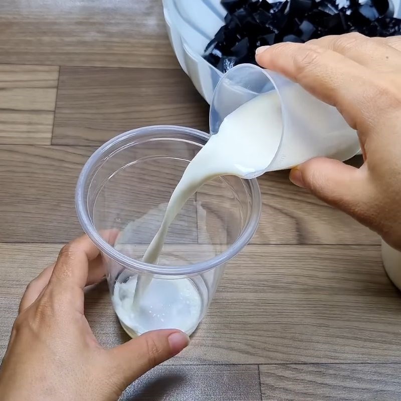 Bước 6 Pha chế sữa tươi cà phê sương sáo Cà phê sữa tươi sương sáo