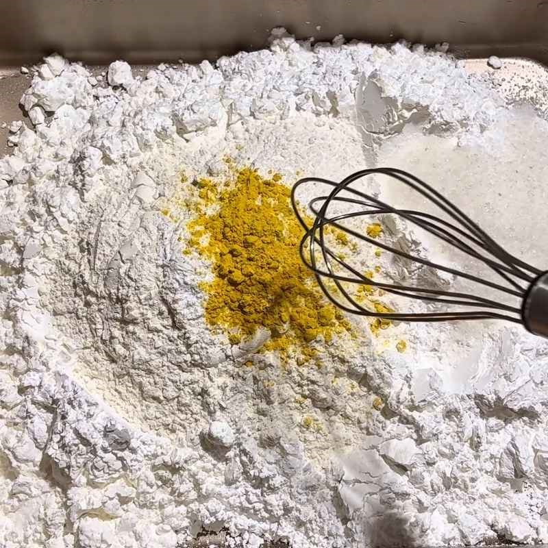 Bước 2 Pha hỗn hợp bột bánh Bánh chuối chiên phồng ruột