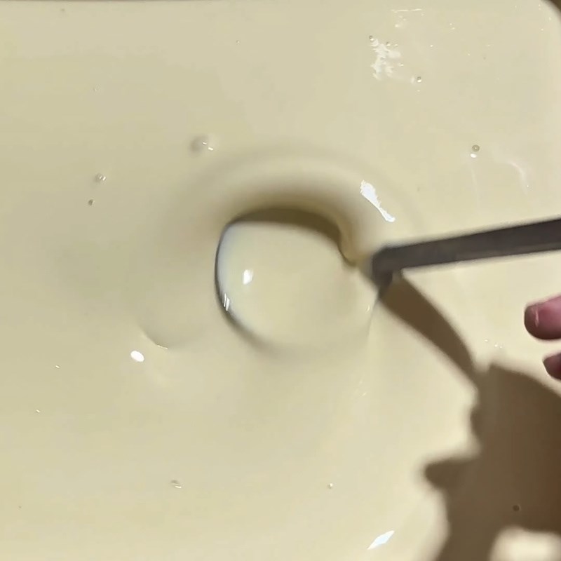 Bước 2 Pha hỗn hợp bột bánh Bánh chuối chiên phồng ruột