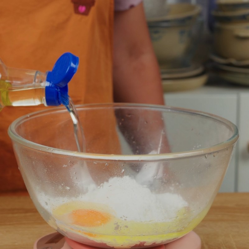 Bước 2 Pha hỗn hợp bột chiên giòn sánh mịn Nấm chiên bột