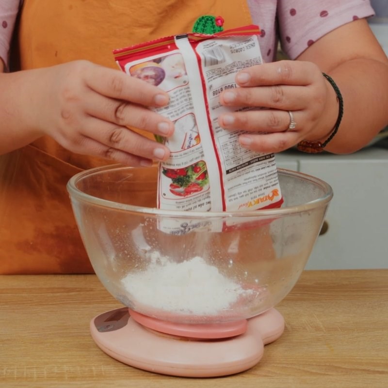 Bước 2 Pha hỗn hợp bột chiên giòn sánh mịn Nấm chiên bột