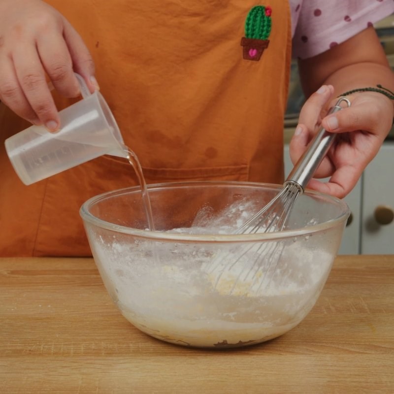 Bước 2 Pha hỗn hợp bột chiên giòn sánh mịn Nấm chiên bột