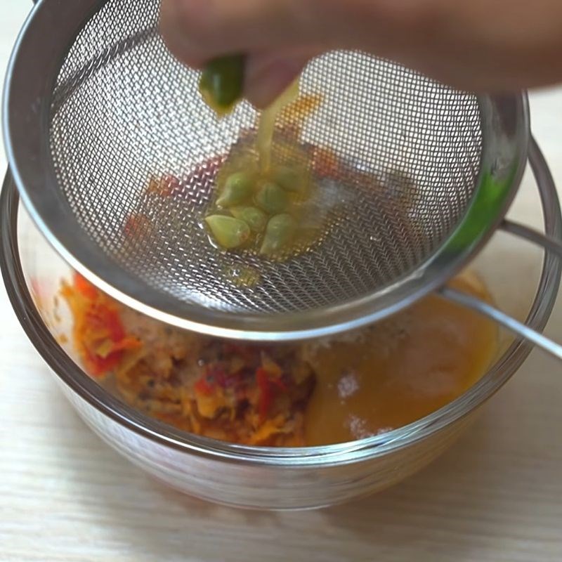 Bước 2 Pha hỗn hợp sốt thốt nốt Nước chấm mực hấp