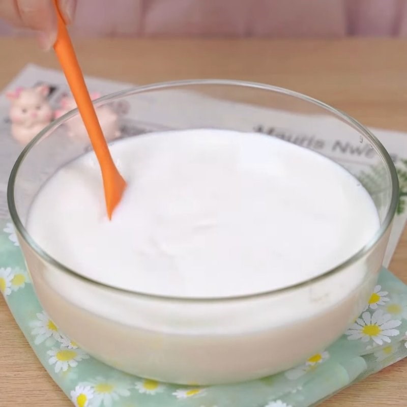 Bước 2 Pha hỗn hợp sữa cách làm sữa chua uống