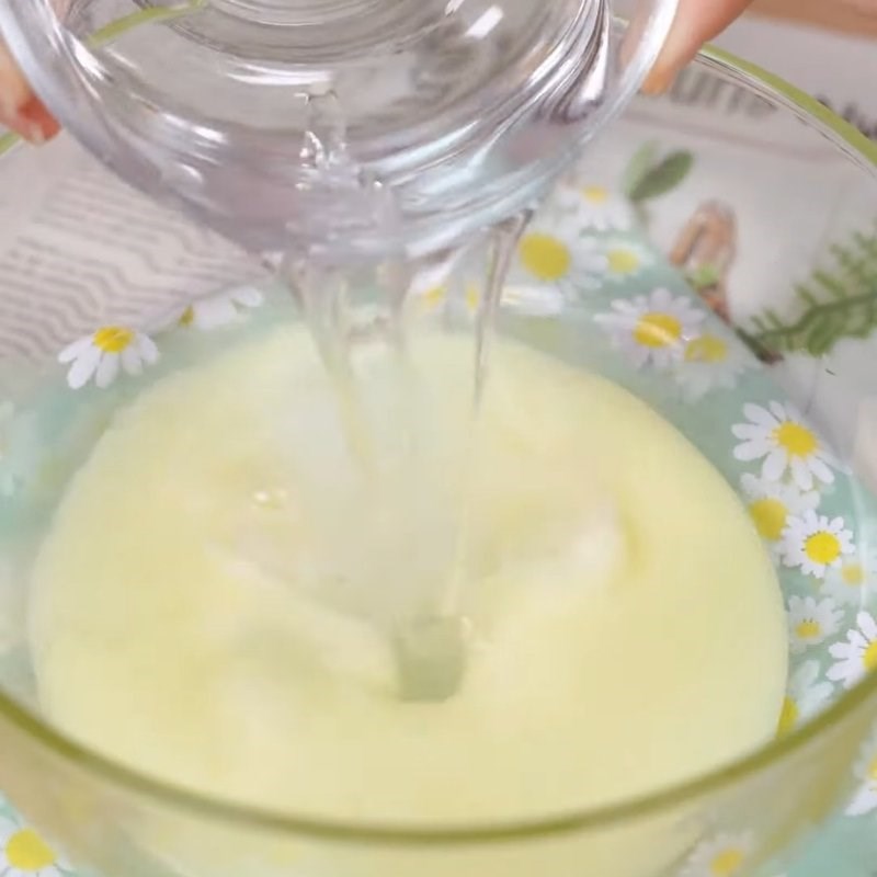 Bước 2 Pha hỗn hợp sữa cách làm sữa chua uống