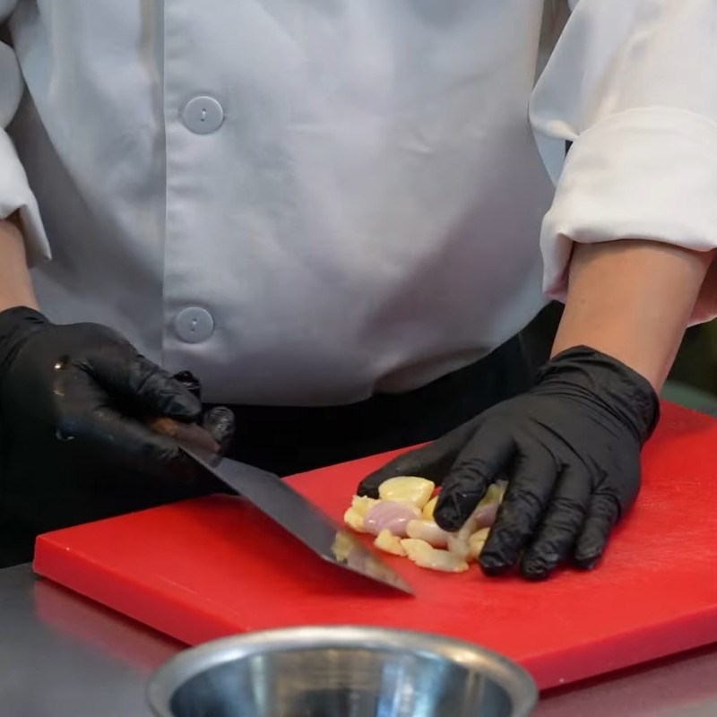 Bước 1 Pha hỗn hợp ướp nọng heo nướng Nọng heo nướng