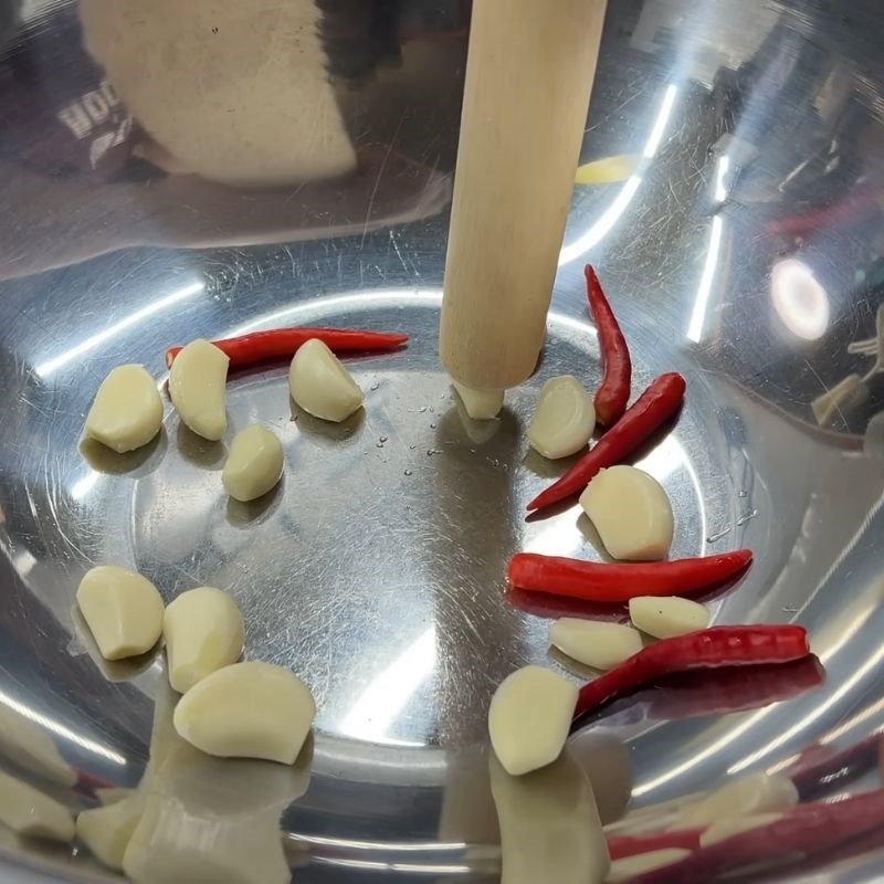 Bước 2 Pha nước sốt Thái chua cay sứa đạn sốt thái