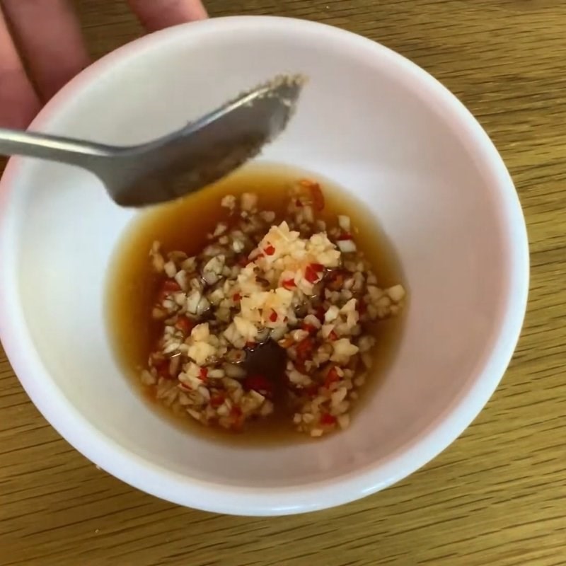 Bước 4 Pha nước sốt trộn nộm chua ngọt Nộm bí xanh