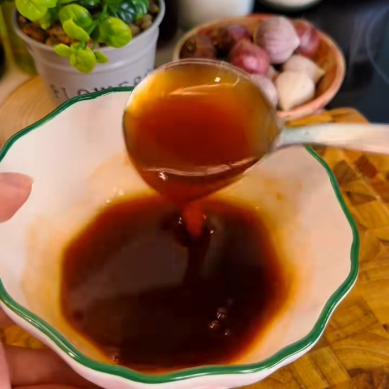 Bước 3 Pha nước sốt và chuẩn bị gia vị Sườn chiên sả ớt