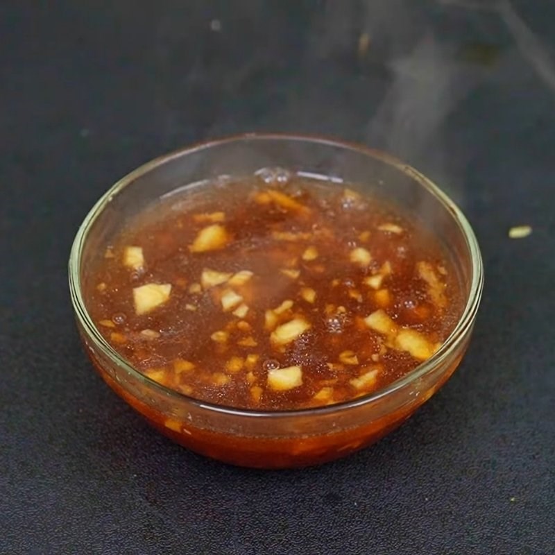 Bước 2 Pha nước xốt trộn miến đậm đà Miến trộn thập cẩm