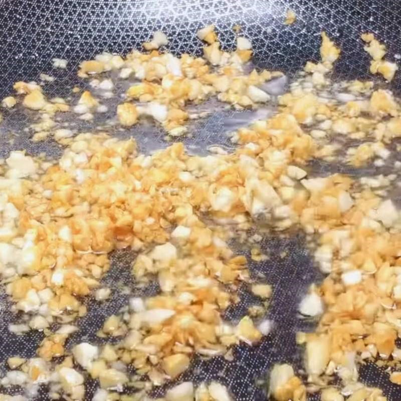 Bước 1 Phi tỏi thơm lừng Mắm me "đa năng"