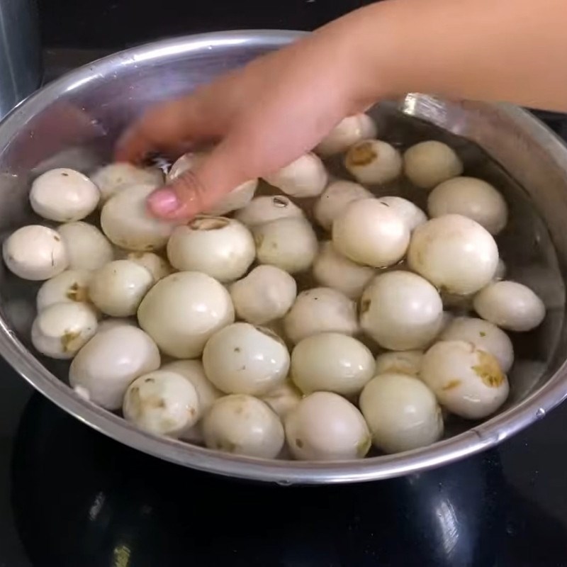 Bước 1 Phơi cà và tiệt trùng dụng cụ Cà ghém muối