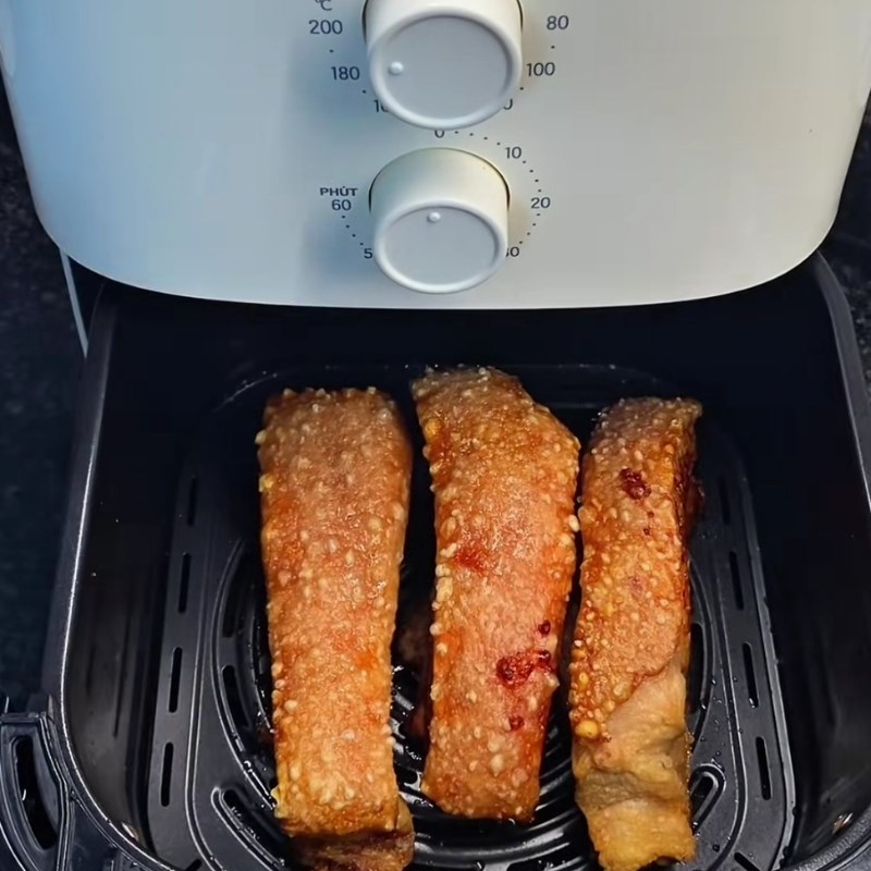 Bước 2 Quay thịt bằng nồi chiên không dầu Bánh tráng heo quay