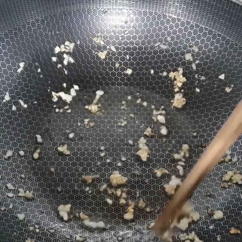 Bước 3 Rim thịt xá xíu bằng chảo Thịt xá xíu ướp bằng gói gia vị Cholimex