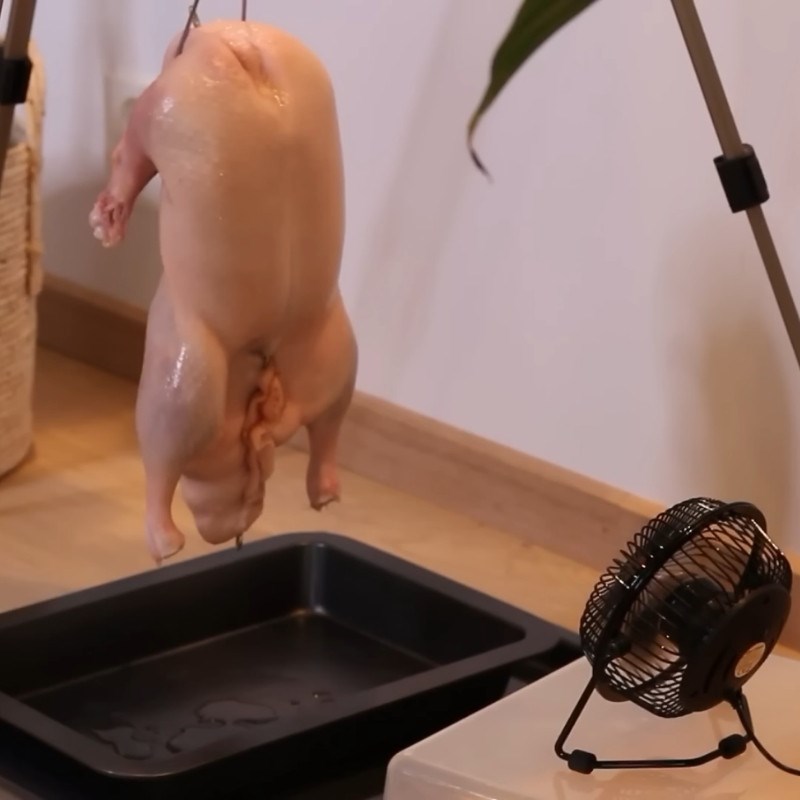 Bước 7 Sấy khô vịt - Bí quyết vịt quay tiêu da giòn rụm vịt quay tiêu