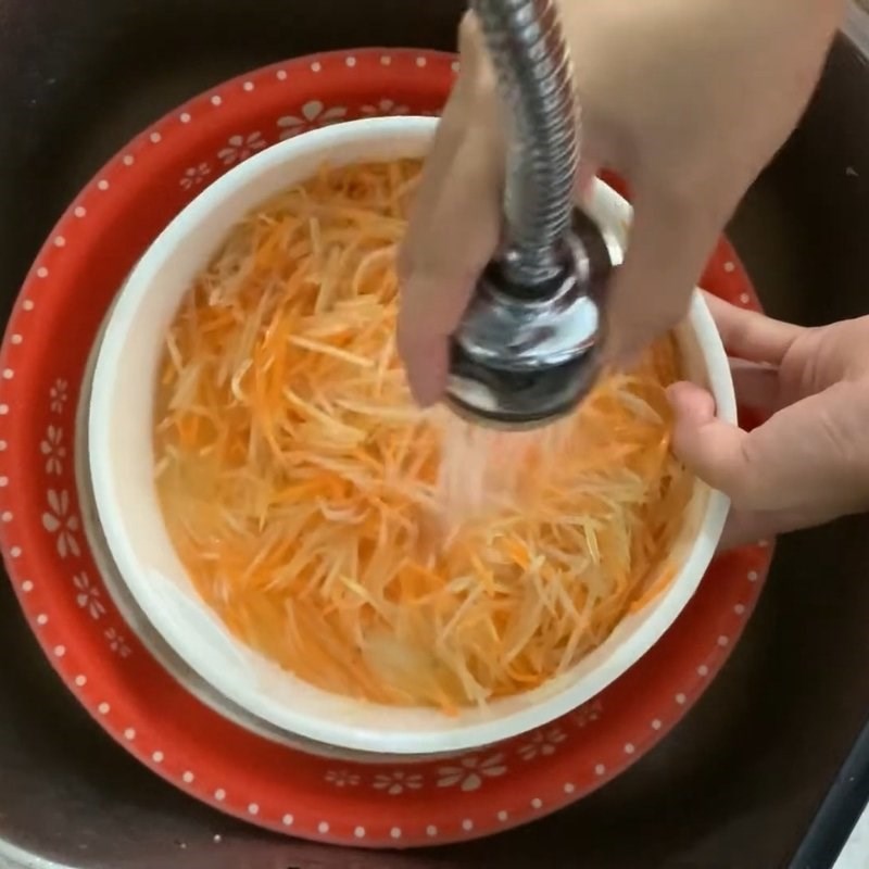 Bước 2 Sơ chế bí xanh và cà rốt giòn Nộm bí xanh