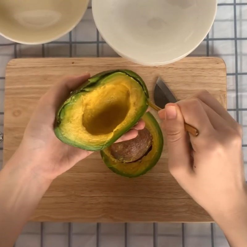 Bước 1 Sơ chế bơ sinh tố bơ chuối