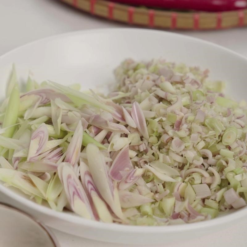 Bước 2 Sơ chế các nguyên liệu khác Lươn xào rau răm