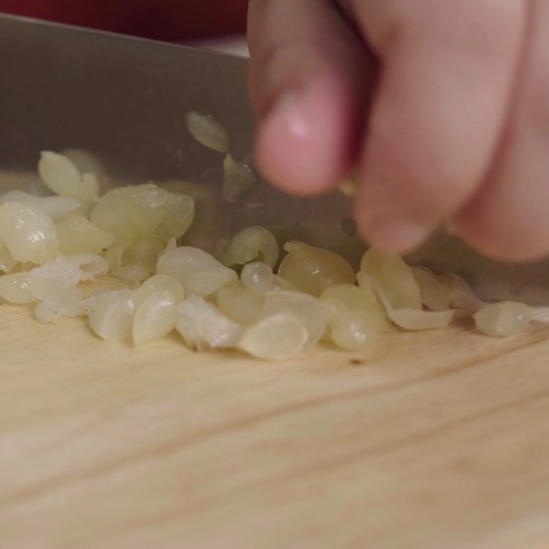 Bước 2 Sơ chế các nguyên liệu khác Lươn xào rau răm