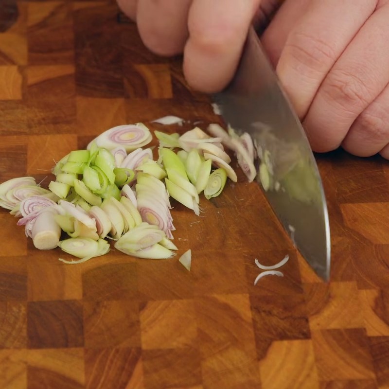 Bước 2 Sơ chế các nguyên liệu thơm Bê hấp tía tô