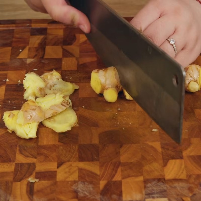 Bước 2 Sơ chế các nguyên liệu thơm Bê hấp tía tô