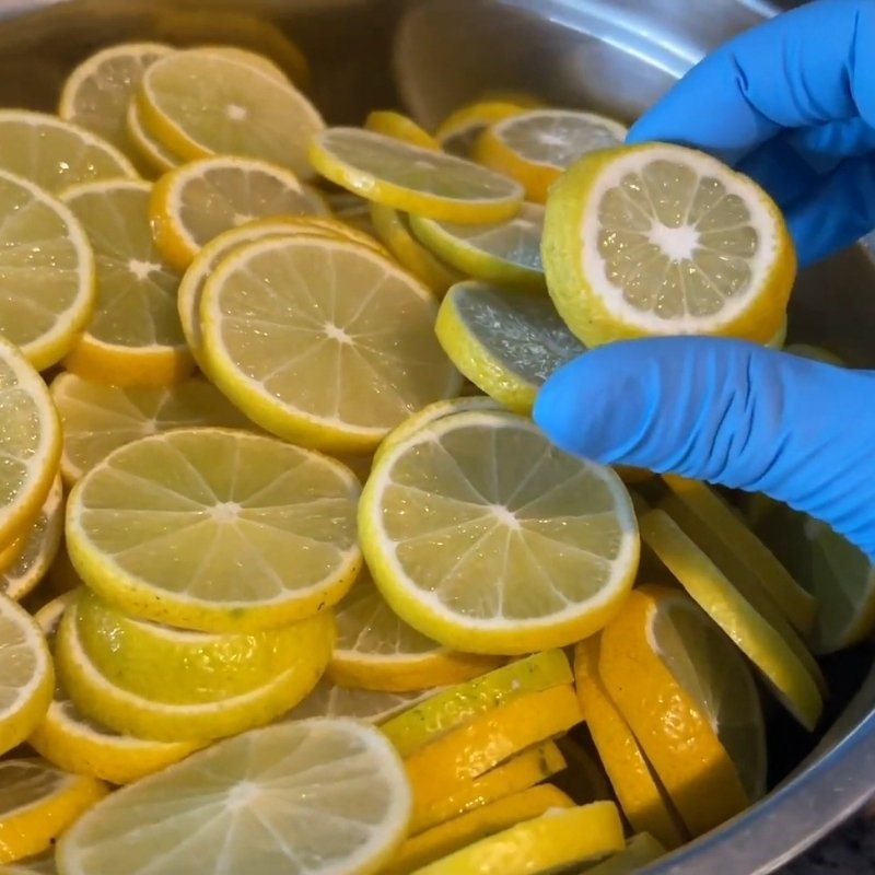 Bước 1 Sơ chế chanh và vỏ chanh Chanh muối cắt lát