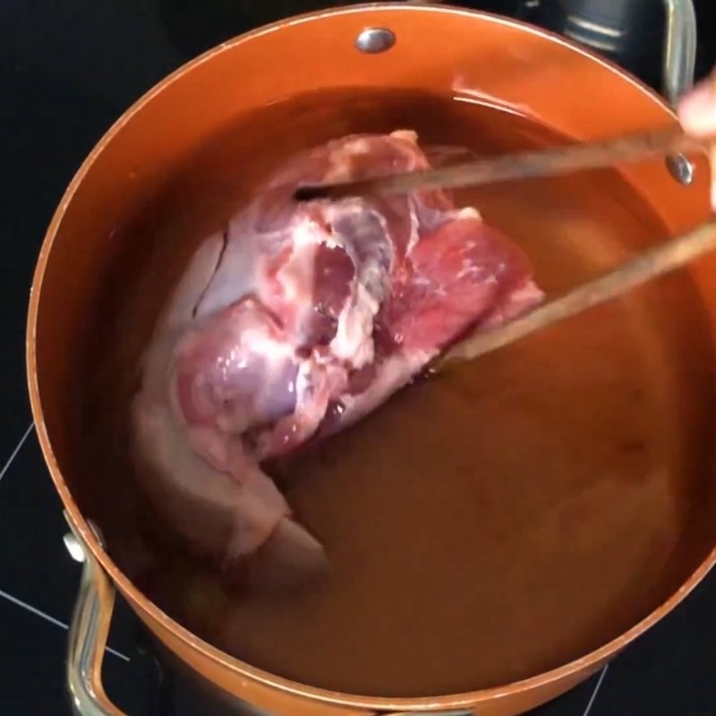 Bước 1 Sơ chế gạo và nội tạng Bánh hỏi lòng heo