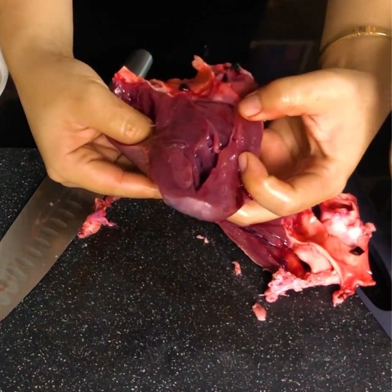 Bước 1 Sơ chế gạo và nội tạng Bánh hỏi lòng heo