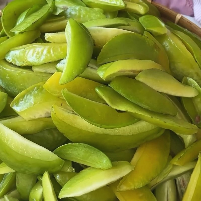 Bước 1 Sơ chế khế và ướp muối trắng Ô mai khế