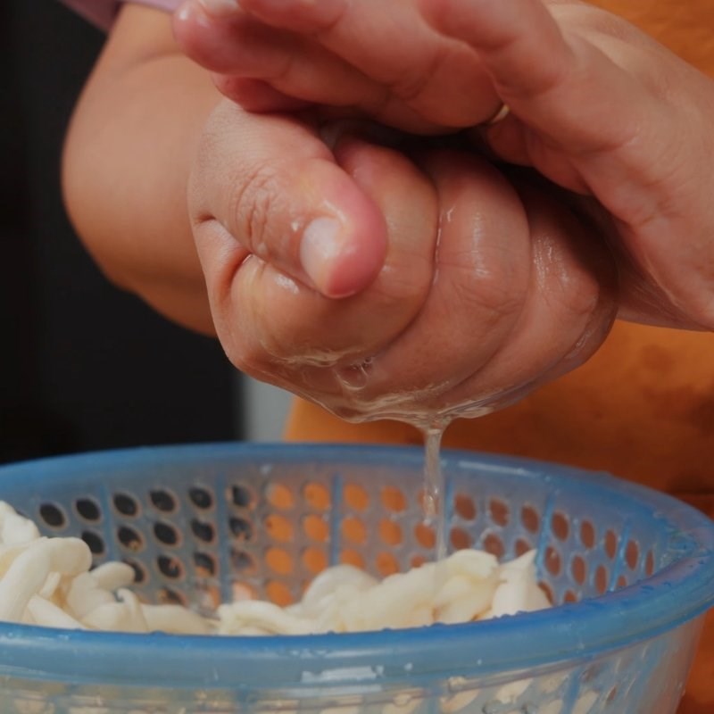 Bước 1 Sơ chế nấm bào ngư sạch sẽ Nấm chiên bột