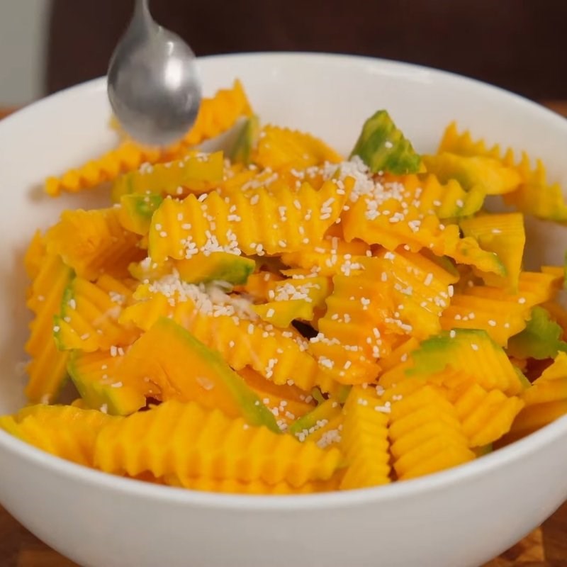 Bước 1 Sơ chế nguyên liệu Bí đỏ xào tỏi