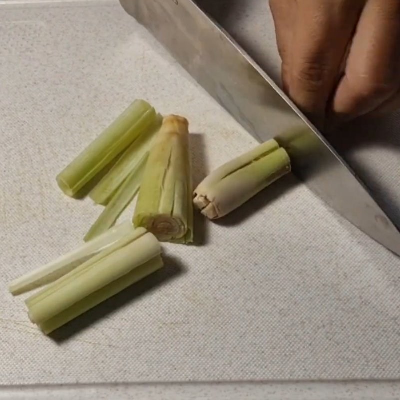 Bước 1 Sơ chế nguyên liệu Tai heo cuộn bắp bò ngâm mắm