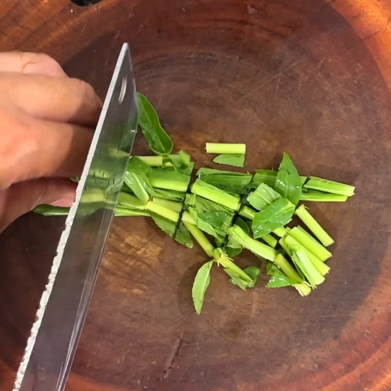 Bước 1 Sơ chế nguyên liệu Bồng khoai nấu ốc