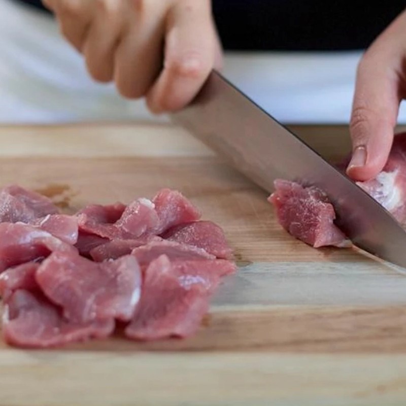 Bước 1 Sơ chế nguyên liệu Thịt nạc vai rang cháy cạnh