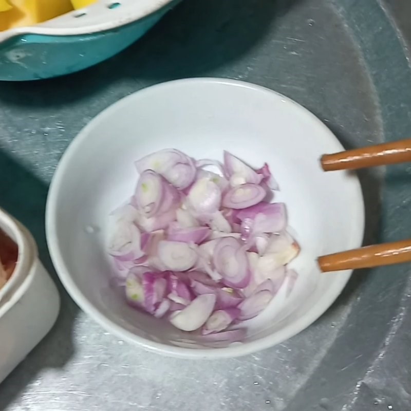 Bước 1 Sơ chế nguyên liệu Canh gà bí đỏ