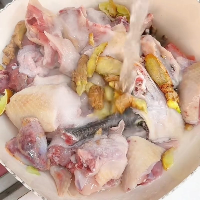 Bước 1 Sơ chế nguyên liệu và khử mùi tanh thịt gà Gà xào gừng sả