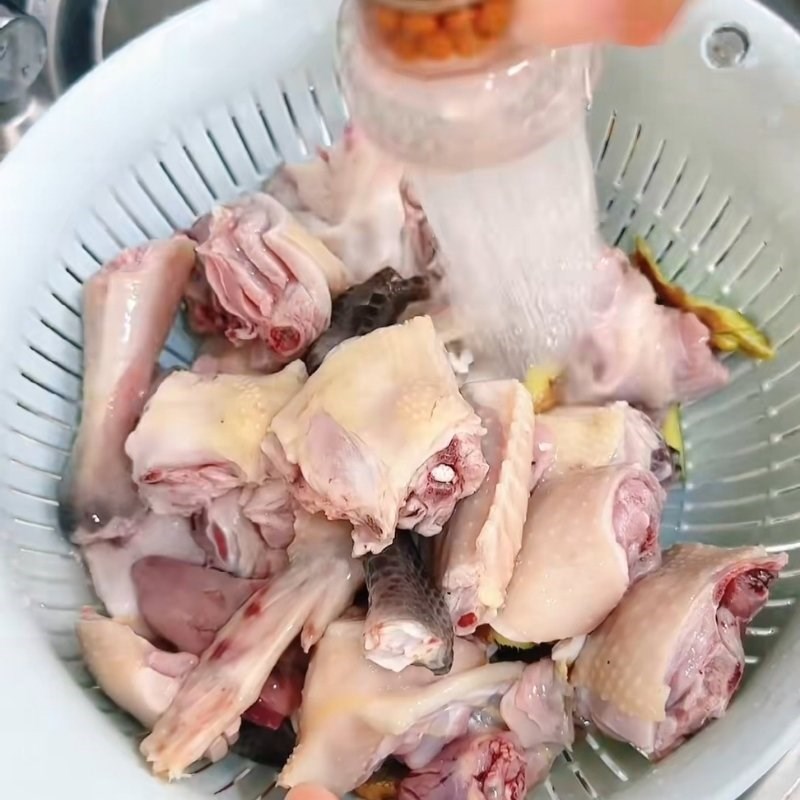 Bước 1 Sơ chế nguyên liệu và khử mùi tanh thịt gà Gà xào gừng sả