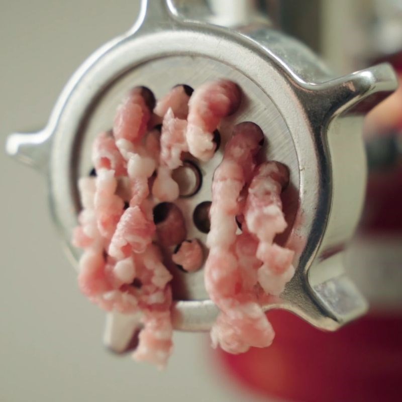 Bước 1 Sơ chế thịt heo xay và tôm tươi Chả giò miền Nam