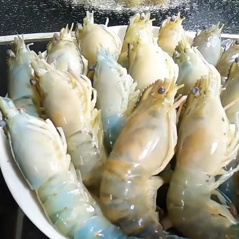 Bước 1 Sơ chế tôm càng xanh Tôm càng cháy tỏi