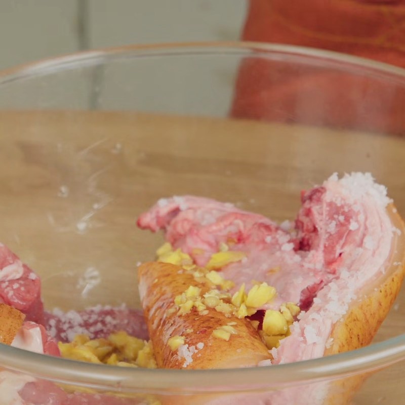 Bước 1 Sơ chế và khử mùi thịt bê tươi ngon Bê hấp tía tô