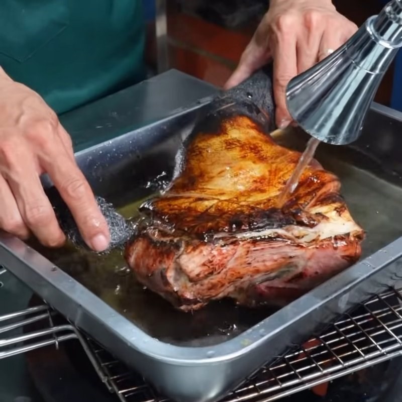 Bước 1 Sơ chế và thui chân giò Giò heo nấu giả cầy miền bắc