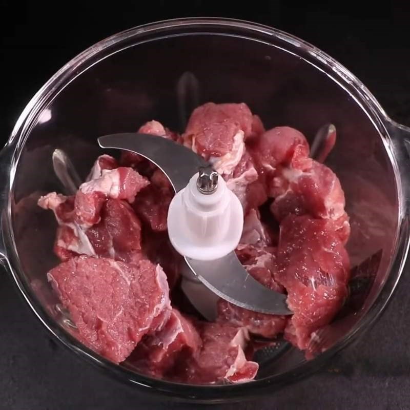 Bước 1 Sơ chế và xay thịt bò làm nhân Lẩu bò mông cổ
