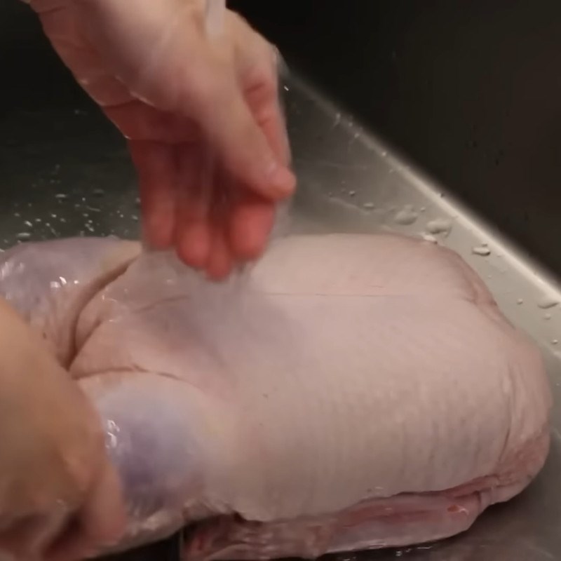 Bước 1 Sơ chế vịt sạch sẽ vịt quay tiêu