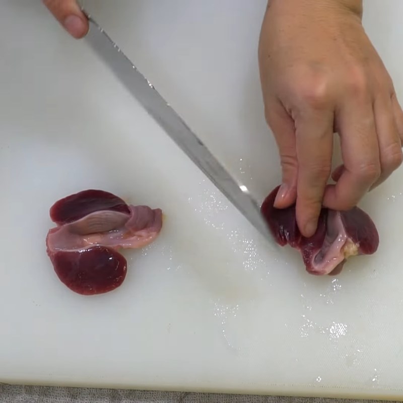 Bước 1 Sơ chế vịt xiêm sạch mùi hôi Bánh canh bột xắt miền Tây